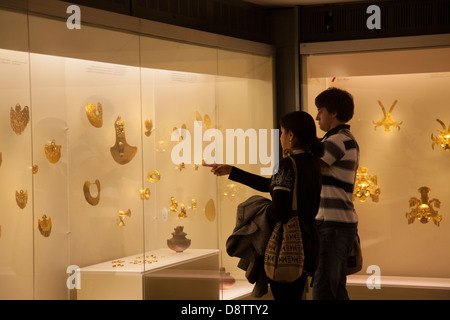 Pre Colobian gold arbeiten auf dem Display in das Museo del Oro, Bogota, Kolumbien Stockfoto