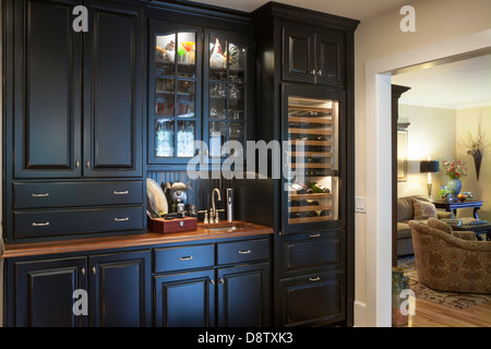 Luxus Haus Bar Schrank und Waschbecken, USA Stockfoto