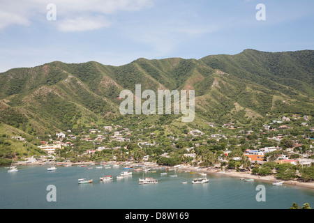 Blick über die Bucht von Taganga, in der Nähe von Santa Marta, Kolumbien Stockfoto