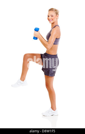 Fit Woman trainieren mit Hanteln mit einem Bein bis Stockfoto