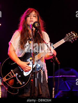 Toronto, Kanada. 4. Juni 2013. US-amerikanische Sängerin und Songwriterin Rachael Yamagata führt bei Virgin Mobile Mod Club in Toronto.  (EXI/N8N) Stockfoto