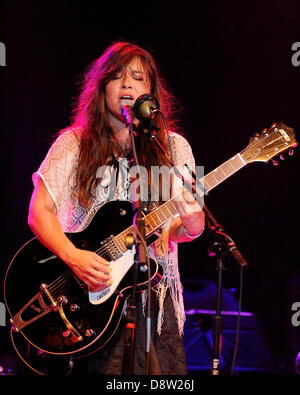 Toronto, Kanada. 4. Juni 2013. US-amerikanische Sängerin und Songwriterin Rachael Yamagata führt bei Virgin Mobile Mod Club in Toronto.  (EXI/N8N) Stockfoto
