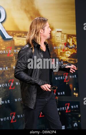 Berlin, Deutschland. 4. Juni 2013. BRAD PITT. World War Z Deutschland-Premiere. Berlin, Germany.June 04, 2013. (Bild Kredit: Kredit: Roger Harvey/Globe Photos/ZUMAPRESS.com/Alamy Live-Nachrichten) Stockfoto