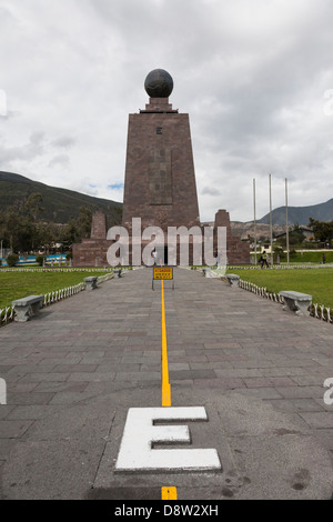 Mitad del Mundo, Denkmal, Kennzeichnung der Äquatorlinie, in der Nähe von Quito, Ecuador Stockfoto