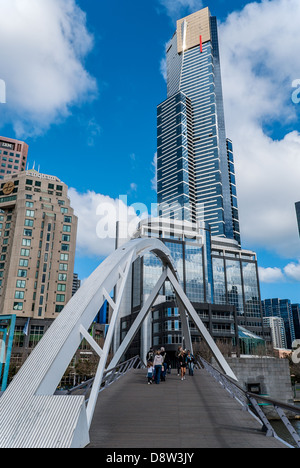 Blick entlang des Yarra River, Southbank, Teil der central Business District of Melbourne, Australien. Stockfoto