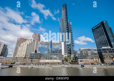 Eine Ansicht Acros den Yarra River zu Southbank, Teil der central Business District of Melbourne, Australien. Stockfoto