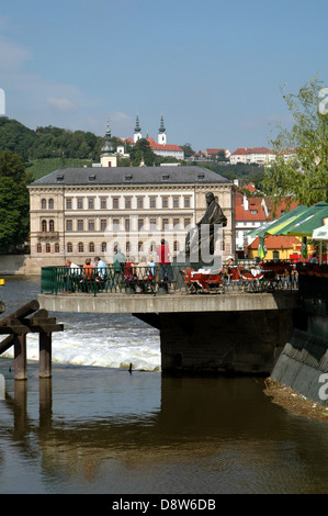 Blick über die Vltava (Moldau) von Stare Mesto Stadtteil Tschechien Stockfoto