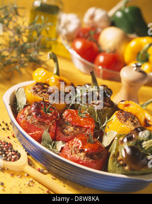 Gefüllte Tomaten und Paprika Stockfoto