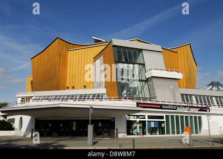 Berlin. Deutschland. Philharmonie Berlin (Philharmonie), entworfen vom Architekten Hans Scharoun 1960-1963. Stockfoto