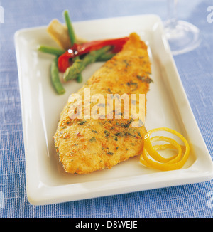 Gebratenes Kabeljaufilet in Paniermehl beschichtet Stockfoto