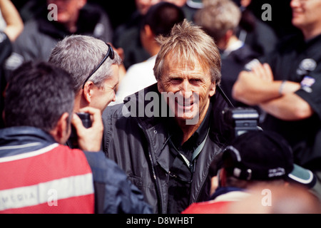 Rennfahrer, Derek Bell, in Le Mans beim 24-Stunden-Langstreckenrennen in 2001 Stockfoto