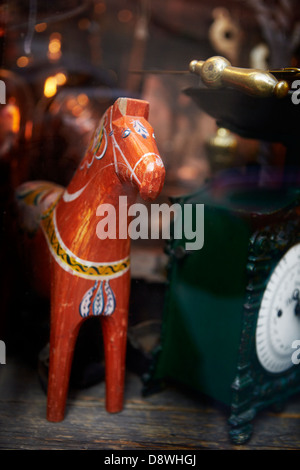 Dalarna Pferd auf Schaufenster Stockfoto