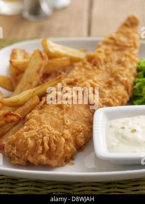 Fisch-Chips Remoulade Erbsenpüree Abendessen restaurant Stockfoto