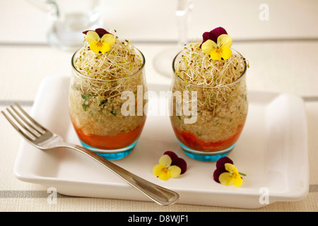 Quinoa-Paprika-Salat. Rezept zur Verfügung. Stockfoto