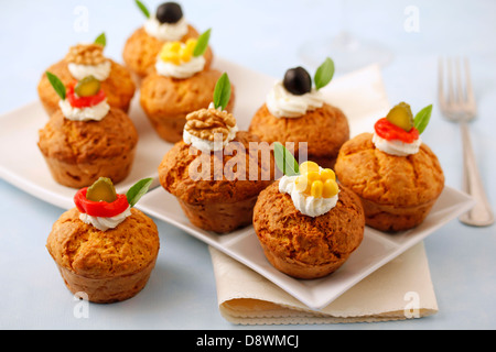 Herzhafte Muffins mit Käse und Kürbis. Rezept zur Verfügung. Stockfoto