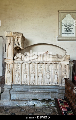 Das Grab von Sir Richard Croft und seiner Frau Eleanor aus dem Jahr 16c in der Kirche St. Michael and All Angels, Croft Castle, Herefordshire, Großbritannien Stockfoto