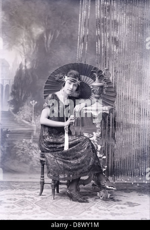 Ca. 1900 Fotografie, Portrait einer jungen guatemaltekischen Frau aus einer negativen Vorlagenglas. Stockfoto