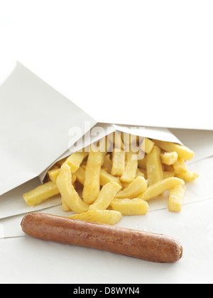 Wurst-chips in Papier zum mitnehmen Stockfoto