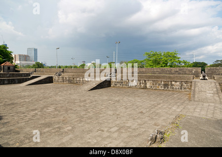 Blick auf die Stadtmauer von Intramouros in Manila, Philippinen Stockfoto