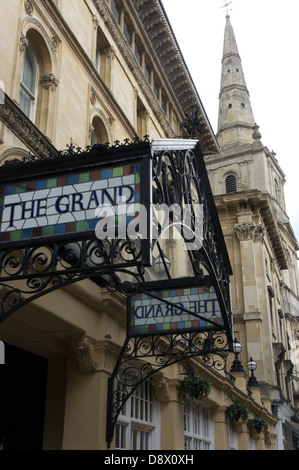 Der überdachte Eingang zu The Grand Hotel im Zentrum von Bristol. Stockfoto