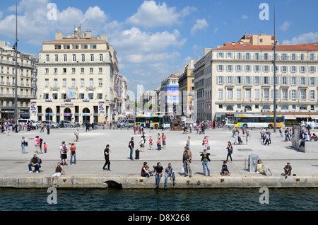 Touristen & Marseille auf der Esplanade des Quai des Belges Quay oder Quayside & La Canebière Vieux Port oder Old Port Marseille Provence France Stockfoto