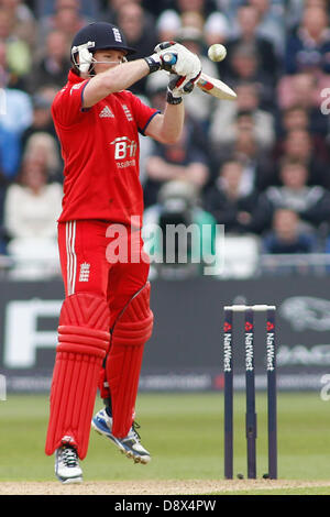 Nottingham, UK. 5. Juni 2013. Englands Eoin Morgan während der 3. Nat West eintägigen internationalen Cricket match zwischen England und New Zealand bei Trent Bridge Cricket Ground am 5. Juni 2013 in London, England, (Foto von Mitchell Gunn/ESPA/Alamy Live News) Stockfoto