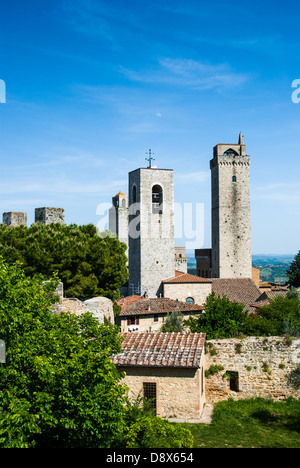 San Gimignano ist eine Anhöhe der ummauerten mittelalterlichen Stadt in der Provinz Siena, Toskana, Nord-Zentral-Italien Stockfoto