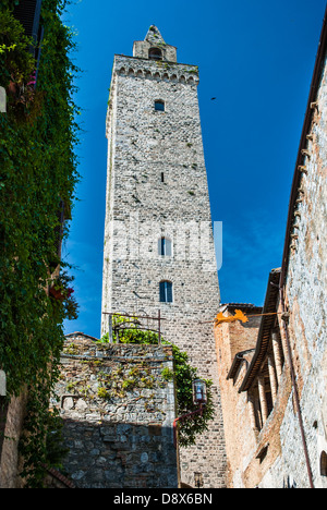 San Gimignano ist eine Anhöhe der ummauerten mittelalterlichen Stadt in der Provinz Siena, Toskana, Nord-Zentral-Italien Stockfoto