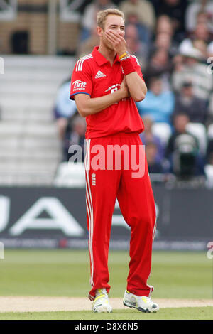 Nottingham, UK. 5. Juni 2013. Englands Stuart Broad während der 3. Nat West eintägigen internationalen Cricket match zwischen England und New Zealand bei Trent Bridge Cricket Ground am 5. Juni 2013 in London, England, (Foto von Mitchell Gunn/ESPA/Alamy Live News) Stockfoto