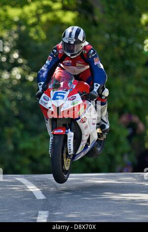 Isle Of Man, UK. 5. Juni 2013. Michael Dunlop während der Monster Energy Supersport-Rennen auf der Isle Of Man TT. Stockfoto