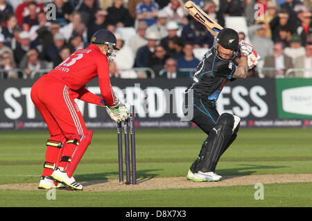 Nottingham, UK. 5. Juni 2013. New Zealand Kapitän Brendon McCullum ist während der 3. One Day International zwischen England und Neuseeland von Trent Bridge Cricket Ground rollte. Bildnachweis: Action Plus Sport Bilder/Alamy Live News Stockfoto