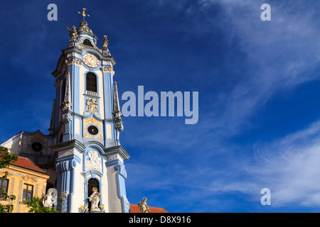 Der Kirchturm in Dürnstein, Wachau, Österreich Stockfoto