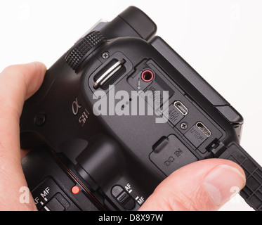 Sony Alpha 58 digitale Systemkamera - micro USB und HDMI-Schnittstelle, Mikrofon-Buchse. Stockfoto