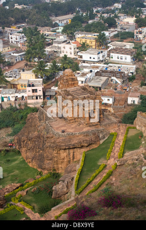 Asien, Indien, Karnataka, Badami, Blick auf den unteren Malagatti Shivalaya Tempel in Badami Stockfoto