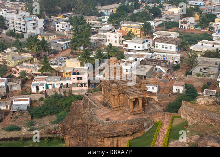 Asien, Indien, Karnataka, Badami, Blick auf den unteren Malagatti Shivalaya Tempel in Badami Stockfoto