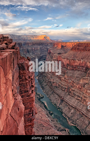 Drei tausend Fuß vertikale drop auf dem Colorado River aus entfernten Toroweap Overlook in Arizona Grand Canyon National Park. Stockfoto