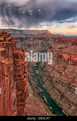 Am Abend Gewitter nähert sich remote Toroweap Overlook und den Colorado River unterhalb in Arizona Grand Canyon Nationalpark. Stockfoto