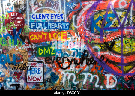 Graffiti an der John Lennon Wand in Prag, Tschechische Republik, Europa. Stockfoto