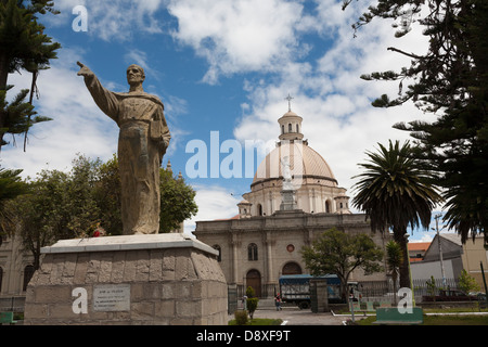 Juan de Velasco, Statue, La Basilica, Parque la Libertad, Riobamba, Ecuador Stockfoto