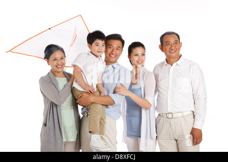 Ganze Familie Holding kite Stockfoto