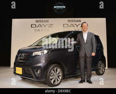 Tokio, Japan. 6. Juni 2013. Nissan Motor Company stellte eine neue Mini-Auto "Dayz" in Tokio, Japan 6. Juni 2013. Nissan Chief Operating Officer (COO), Toshiyuki Shiga, zeigte die Idee mehr als 10 % inländischen Marktanteil von Mini-Autos abzielt.  (Foto von Natsuki Sakai/AFLO/Alamy Live-Nachrichten) Stockfoto