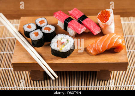 Variation von frischen leckeren Sushi Essen Stockfoto