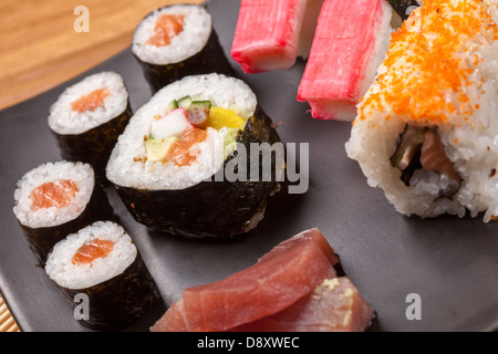 Variation von frischen leckeren Sushi Essen Stockfoto