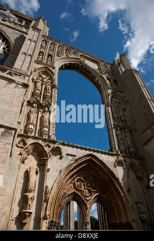 Das gebrochene Westfenster in Crowland Abbey, Lincolnshire Stockfoto