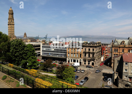 Blick West über Cathcart Street vom gut Park in der Stadt Greenock in Schottland, Großbritannien Stockfoto