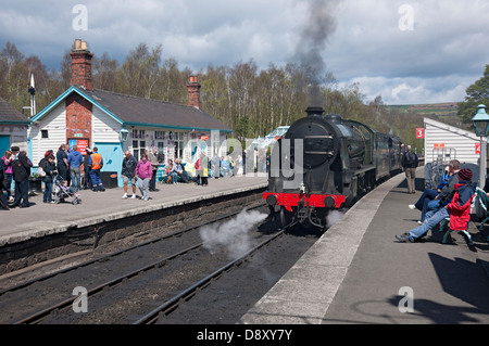 Menschen Touristen Besucher beobachten Dampflokomotiven Zug am Bahnhof Grosmont NYMR North Yorkshire England Großbritannien Großbritannien Großbritannien Großbritannien Großbritannien Großbritannien Großbritannien Großbritannien Großbritannien Großbritannien Großbritannien Großbritannien Großbritannien Großbritannien Großbritannien Stockfoto