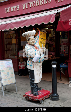 Die Figur des Metzgers vor dem örtlichen Metzgerladen vor dem Lancaster Lancashire England UK Großbritannien Großbritannien Stockfoto