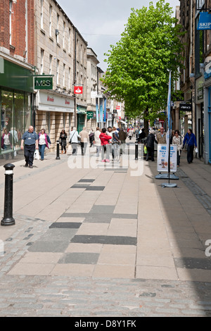 Shopper gehen entlang der Fußgängerzone Penny Street im Stadtzentrum Lancaster Lancashire England Großbritannien Großbritannien Großbritannien Großbritannien Großbritannien Großbritannien Großbritannien Großbritannien Großbritannien Großbritannien Großbritannien Großbritannien Großbritannien Großbritannien Großbritannien Großbritannien Großbritannien Großbritannien Großbritannien Großbritannien Großbritannien Großbritannien Großbritannien Stockfoto