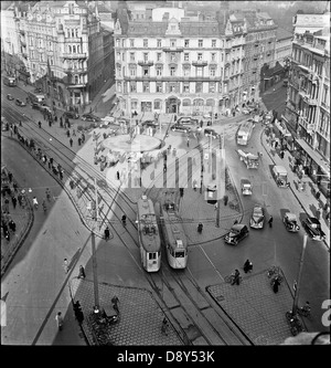 Straßenbahnen am Stureplan in Stockholm im Jahr 1949. Stockfoto