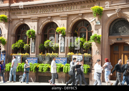 Der Herr Mond von das Mall Public House, Whitehall, London, England, UK, GB Stockfoto